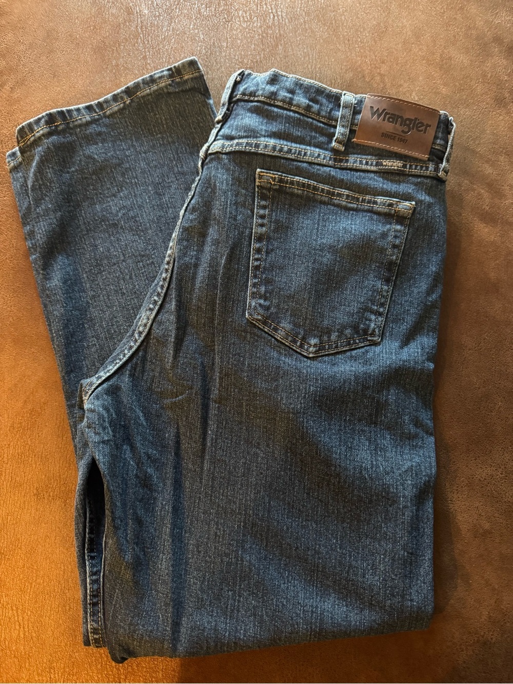 Wrangler Dark Blue Relaxed Fit Denim Jeans with Logo Patch 36 x 32 Like new!